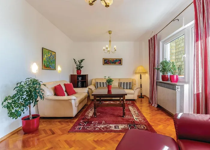 3 Bedroom Cozy In *