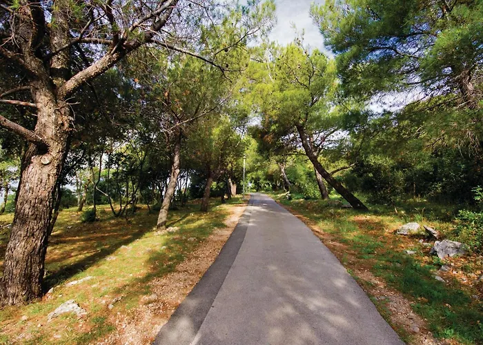 3 Bedroom Cozy In Apartamento Kostrena