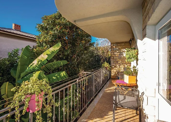 3 Bedroom Cozy In Kostrena