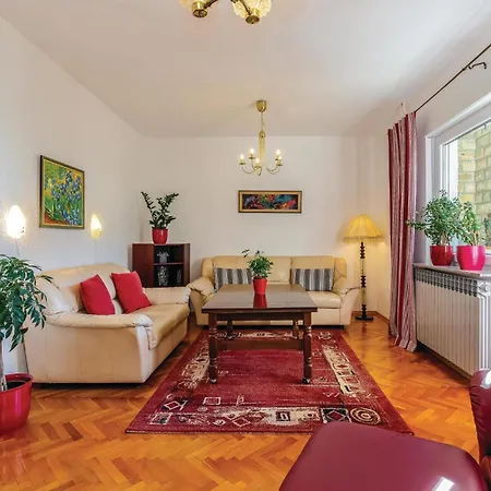 3 Bedroom Cozy In *