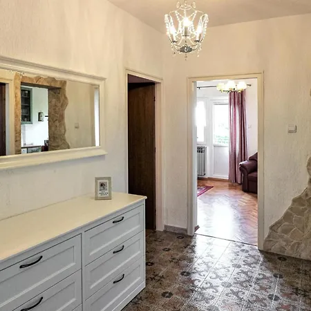 3 Bedroom Cozy In Apartment