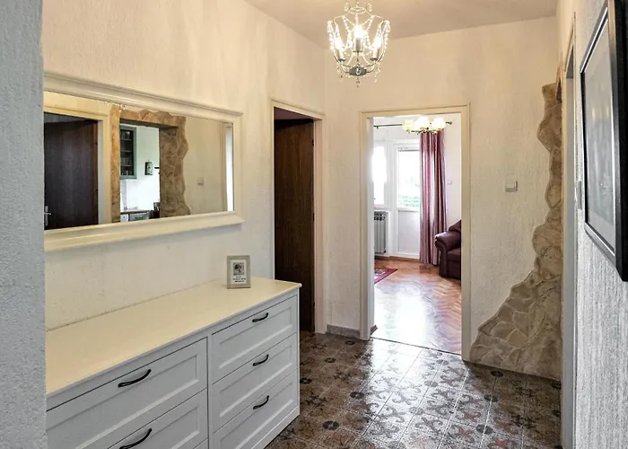 3 Bedroom Cozy In Апартаменты